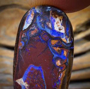 22.5cts - Tribal Australian Boulder Opal. Double Sided