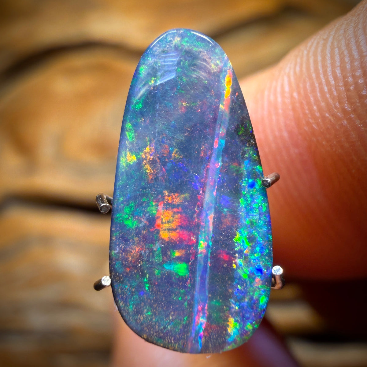 3.1cts - Queensland Boulder Seam Opal. Australian Opal