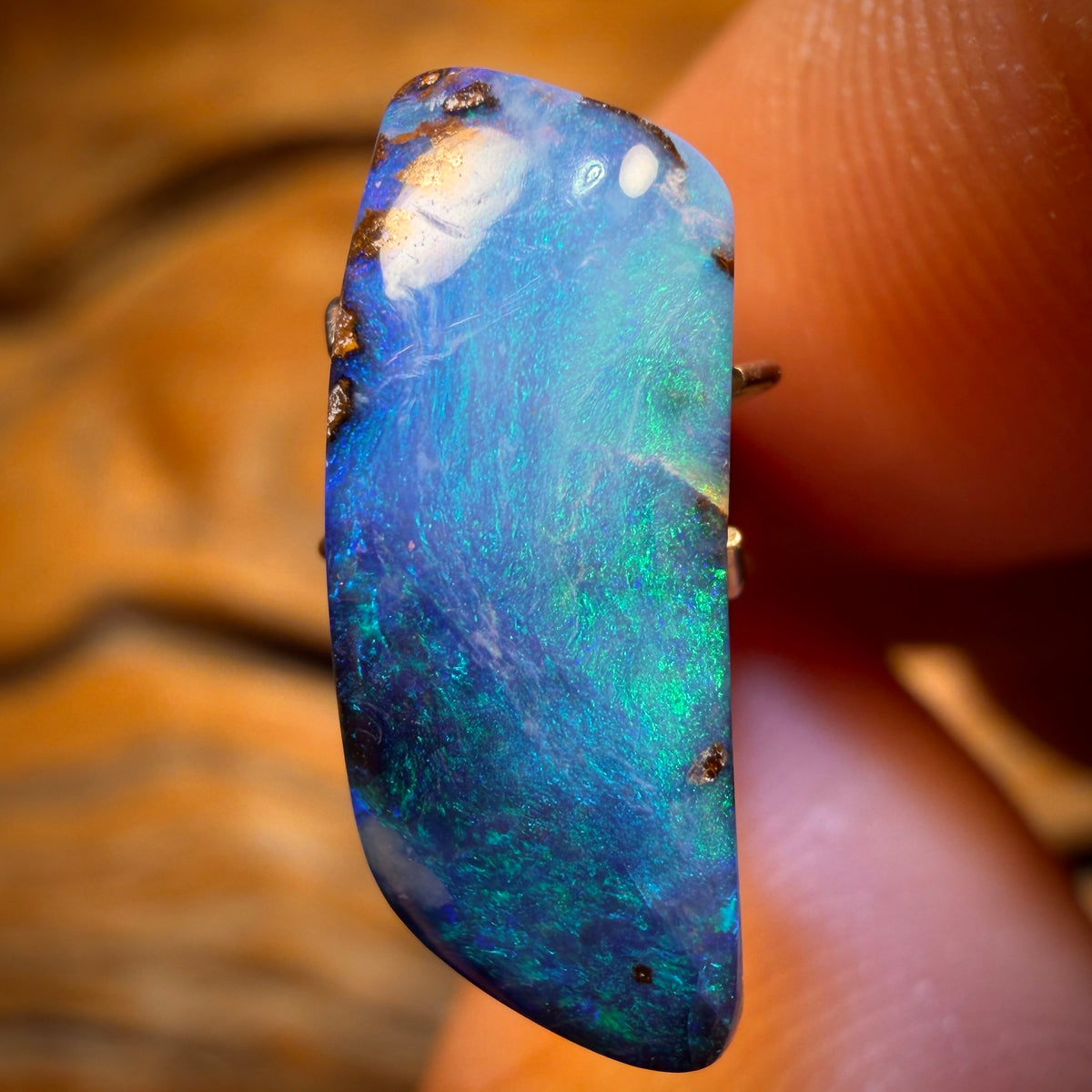 3.9cts - Australian Boulder Seam Opal