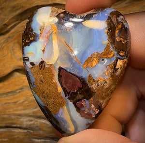 146.8cts - HEART SHAPED Australian Boulder Opal from Yowah