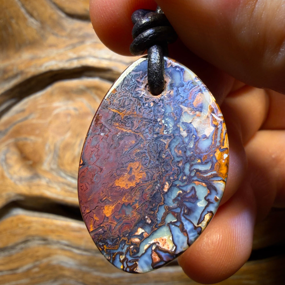 33 x 23 mm – Gebohrte Stammes-Queensland-Boulder-Opal-Halskette