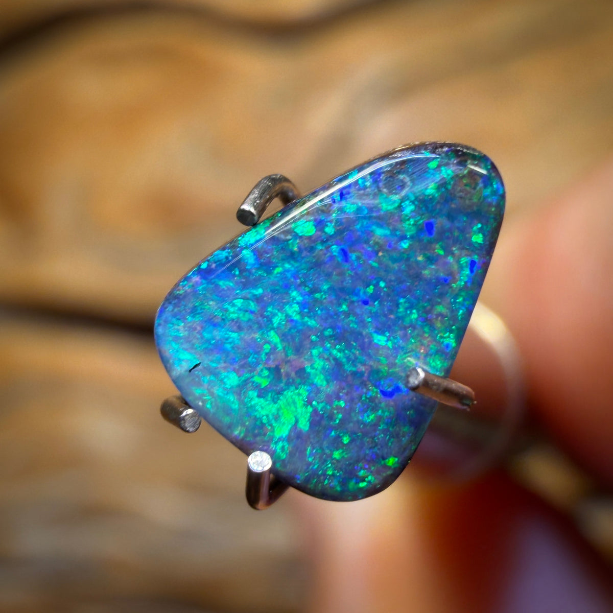 0.9cts - Australischer Boulder Seam Opal aus Winton
