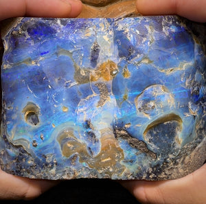 916g - HUGE Queensland Boulder Seam Opal Rough Specimen