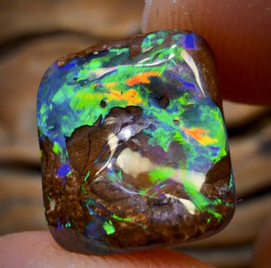 10.3cts - Queensland Boulder Seam Opal. Metallic Colours!