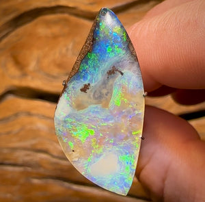 8.55cts - Queensland Boulder Seam Opal Rub