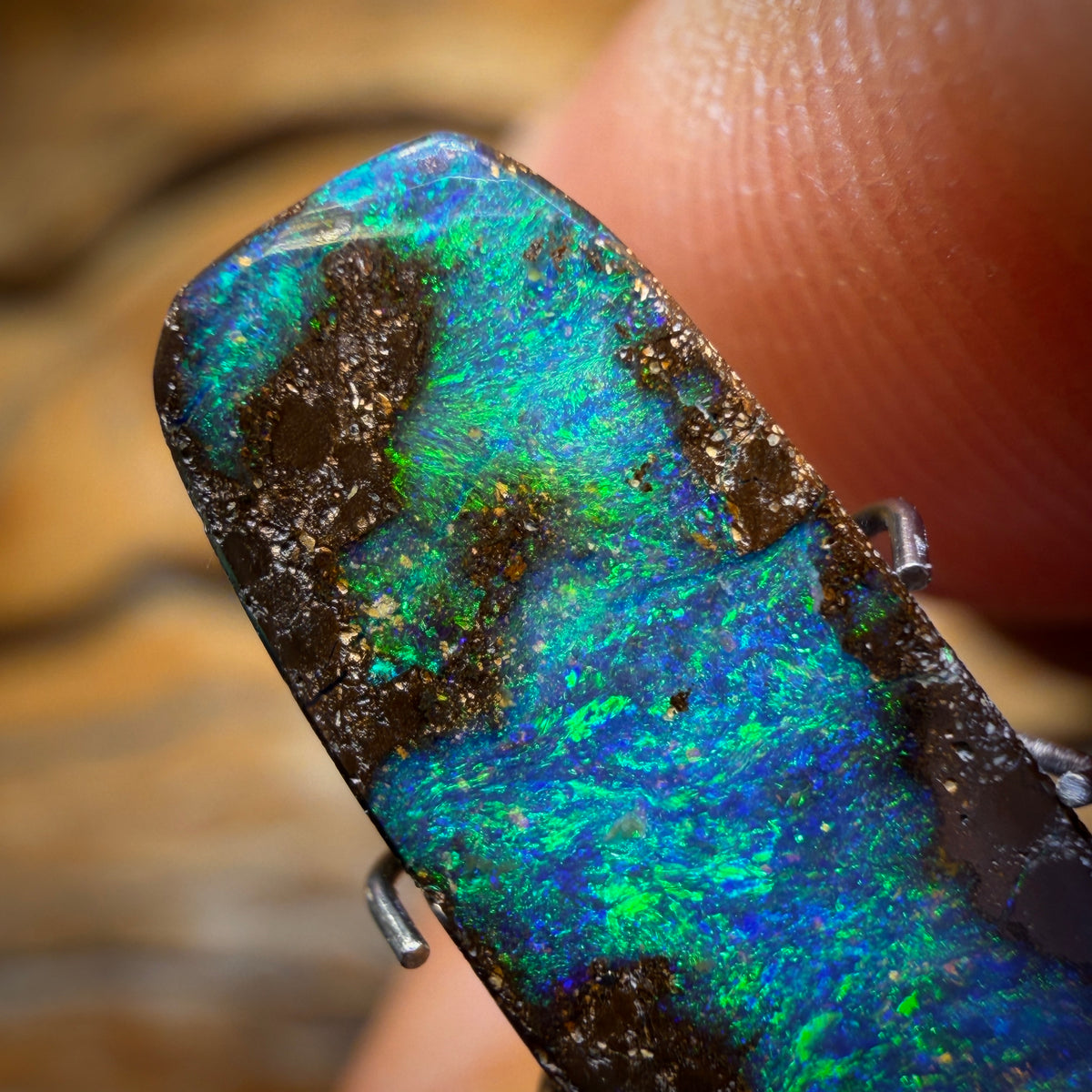 5,65 ct – Queensland Boulder Seam Opal. Riffmuster