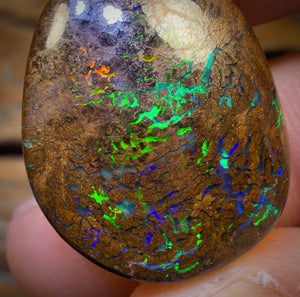 32.2cts - Top Bubbleband Opal from Winton. Australian Opal
