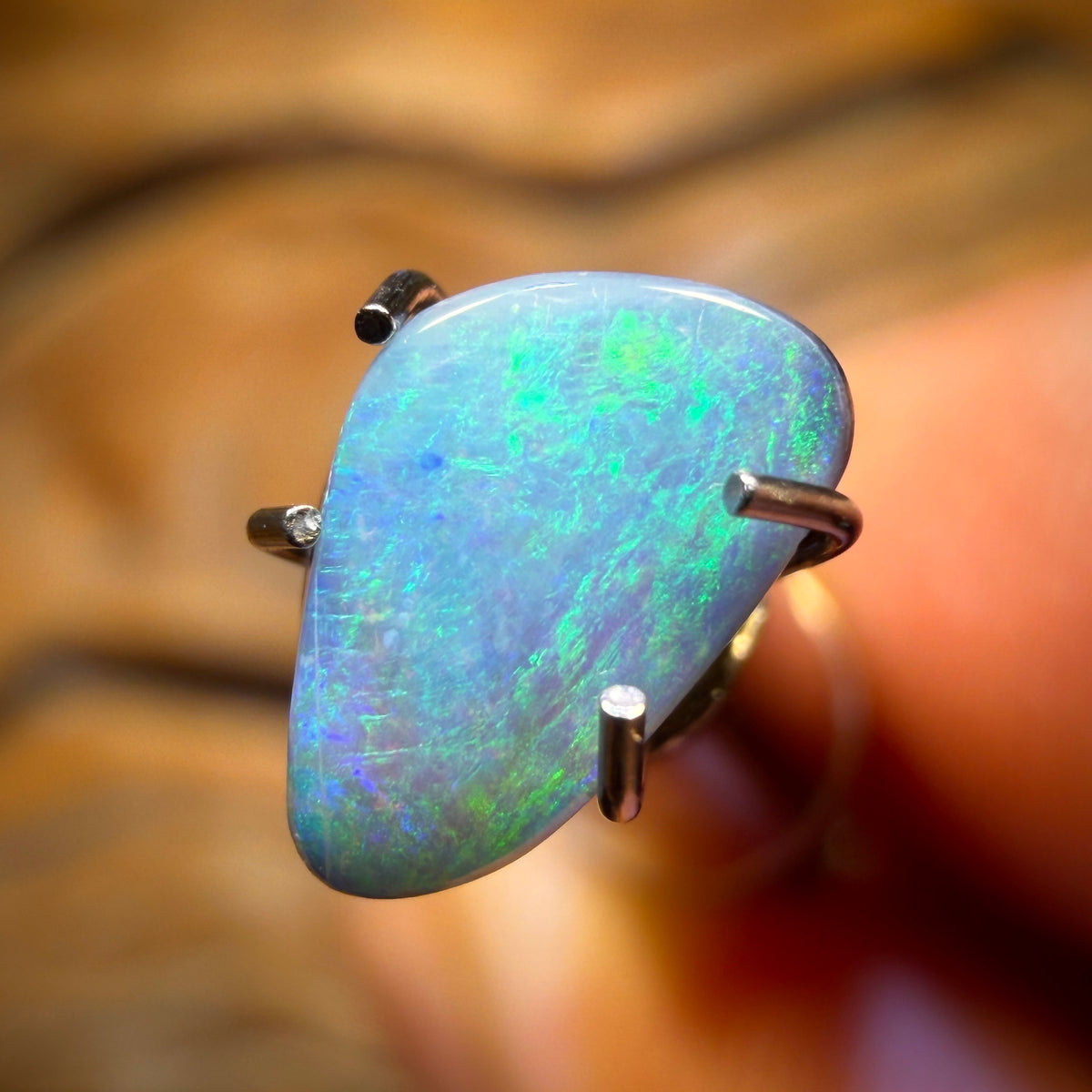 0.8cts - Queensland Boulder Seam Opal from Winton