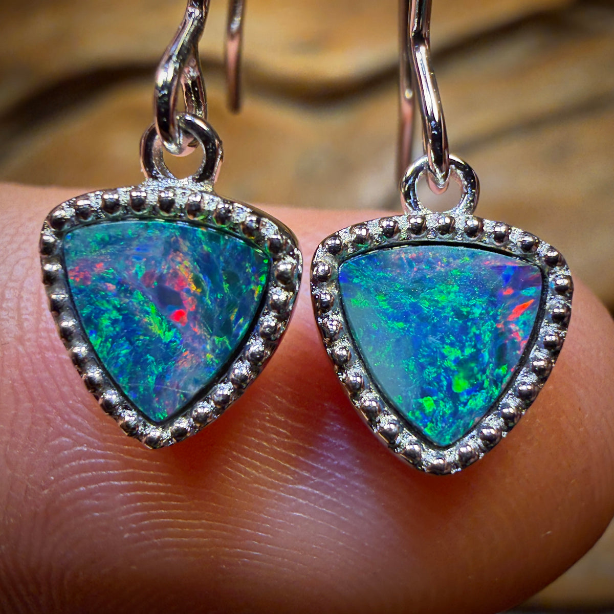 (21) Sterlingsilber – Australian Boulder Opal Doublet Hakenohrringe