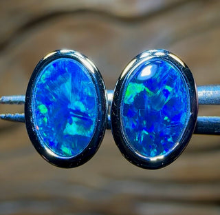 Boucles d'oreilles doublet en or blanc 14 carats et opale Boulder australienne