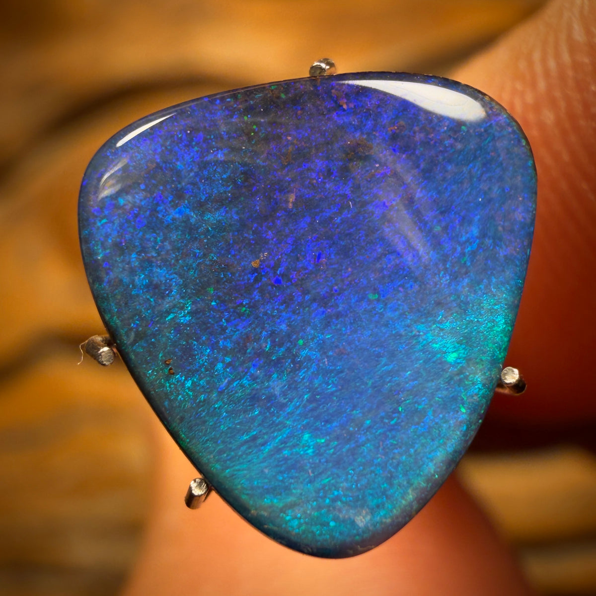 4.1cts - Queensland Boulder Seam Opal. Australian Opal