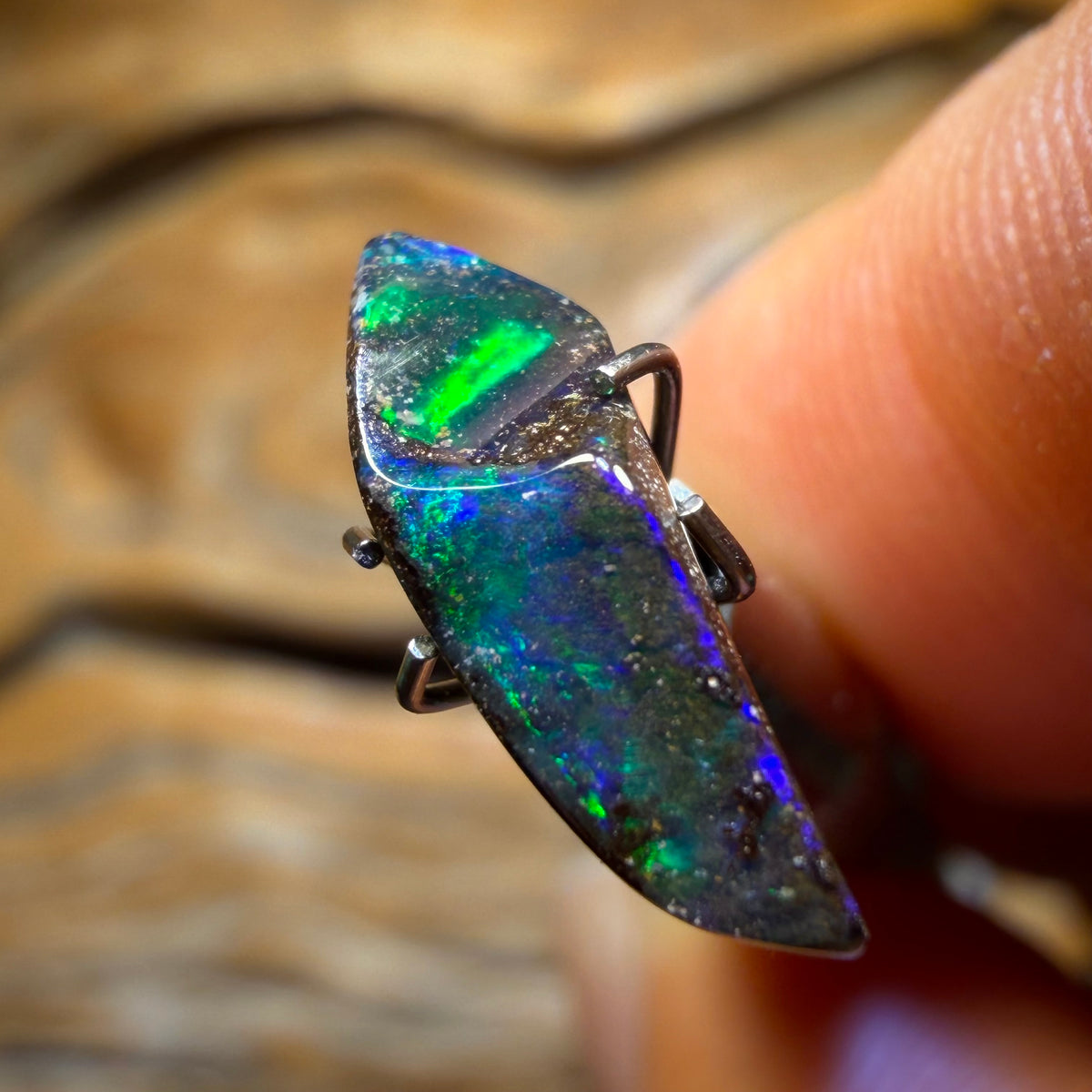 2.1ct - Queensland Boulder Seam Opal. Australischer Opal