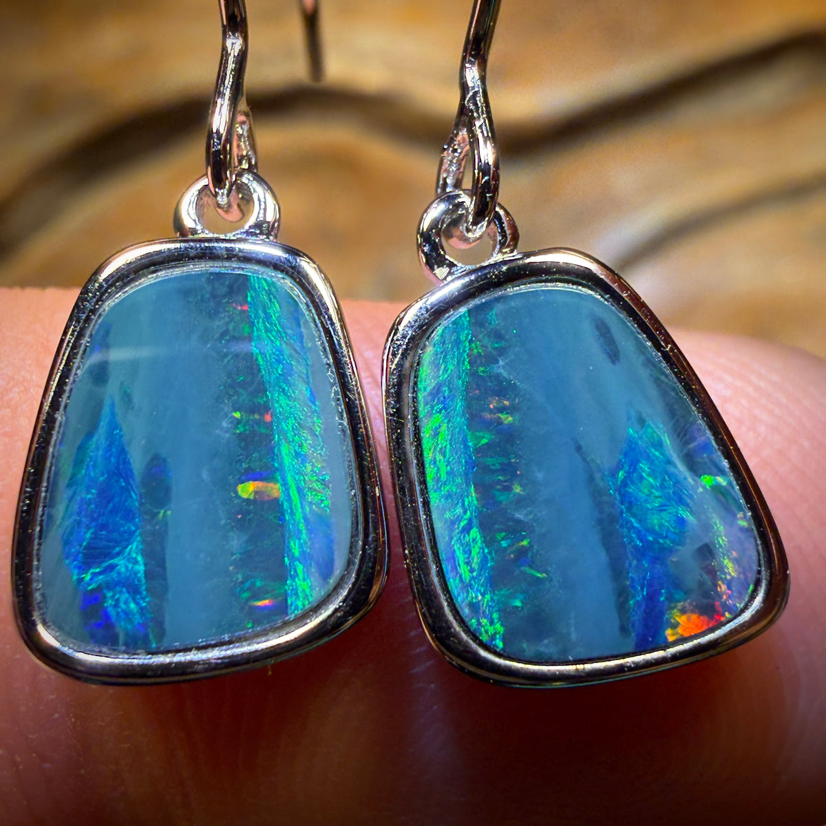 (61) Sterlingsilber - Australischer Boulder-Opal-Doubletten-Haken-Ohrringe