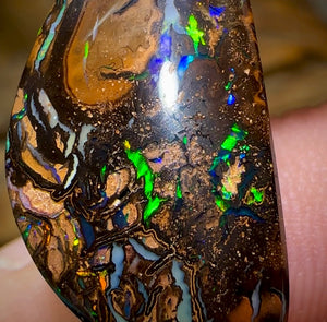 24.6cts - Australian Boulder Opal. Tribal Pattern