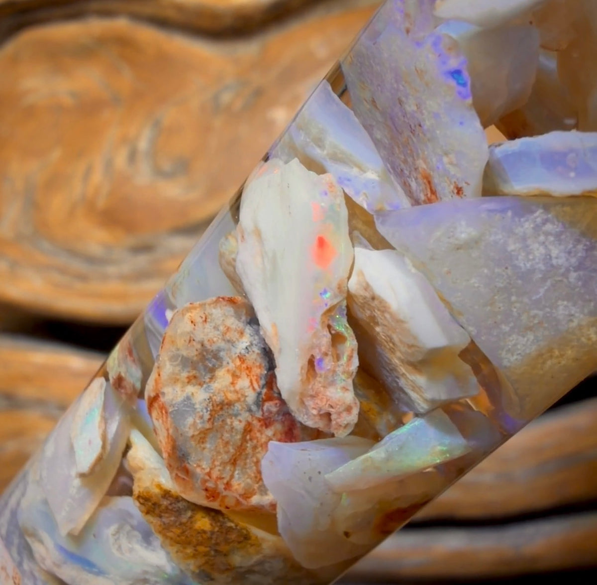 111,2 ct – Opalfläschchen aus Lightning Ridge