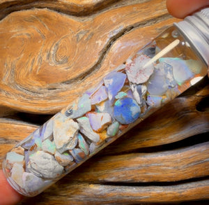 111,3 ct – Opalfläschchen aus Lightning Ridge