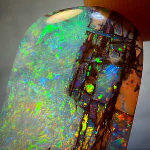 Opal Whisperers IN STEIN GEMEISSELTE INVESTITION – 12,6cts – TOP Edelholzfossil-Ersatzopal aus Yowah. Vorgestellt bei „Outback Opal Hunters“!