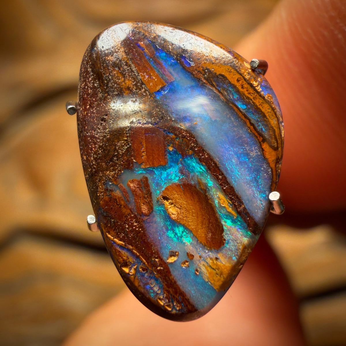 4.1cts - Queensland Boulder Seam Opal. Australian Opal
