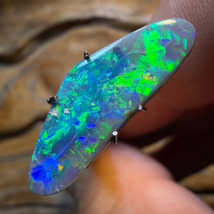 4.3cts - Dark Opal from Lightning Ridge