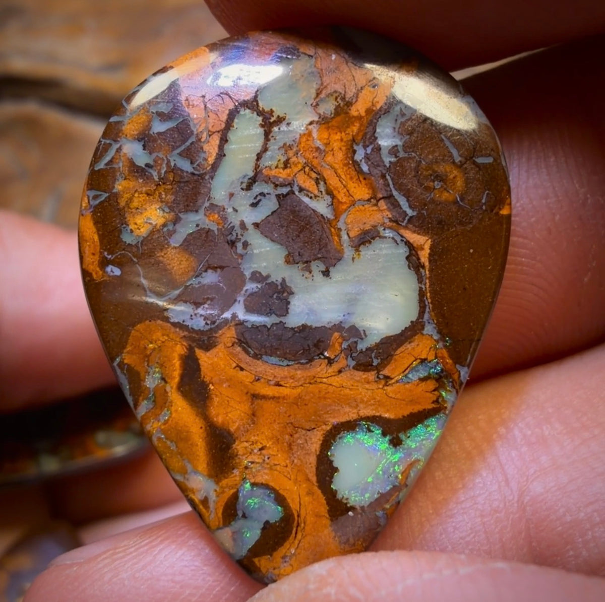 🔒 85,1 cts - « Famille » 4 opales boulder australiennes. Lot de 4 opales boulder australiennes à moitié prix. Prix de gros pour revendeurs.