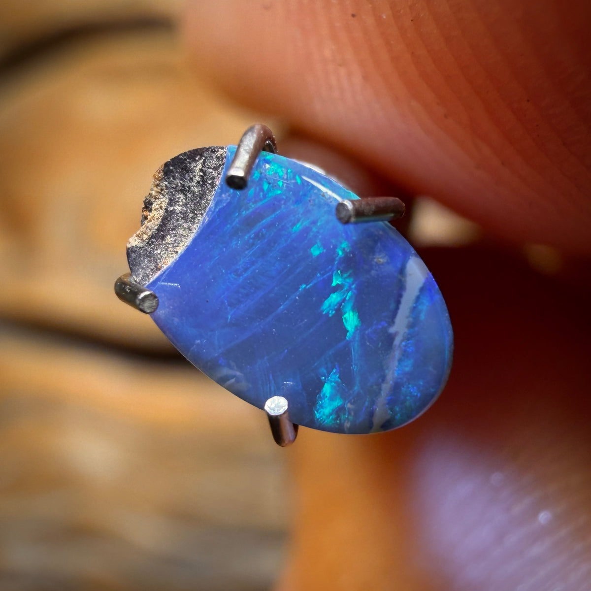 🔨 AUCTION 🔨 No Reserve 0.6cts - Australian Boulder Opal Doublet. RECUTTERS DELIGHT