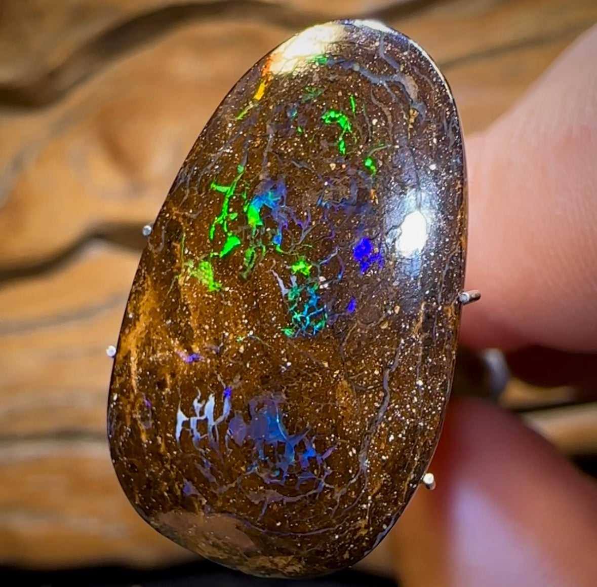 18.7cts - Bubble Band Opal from Winton