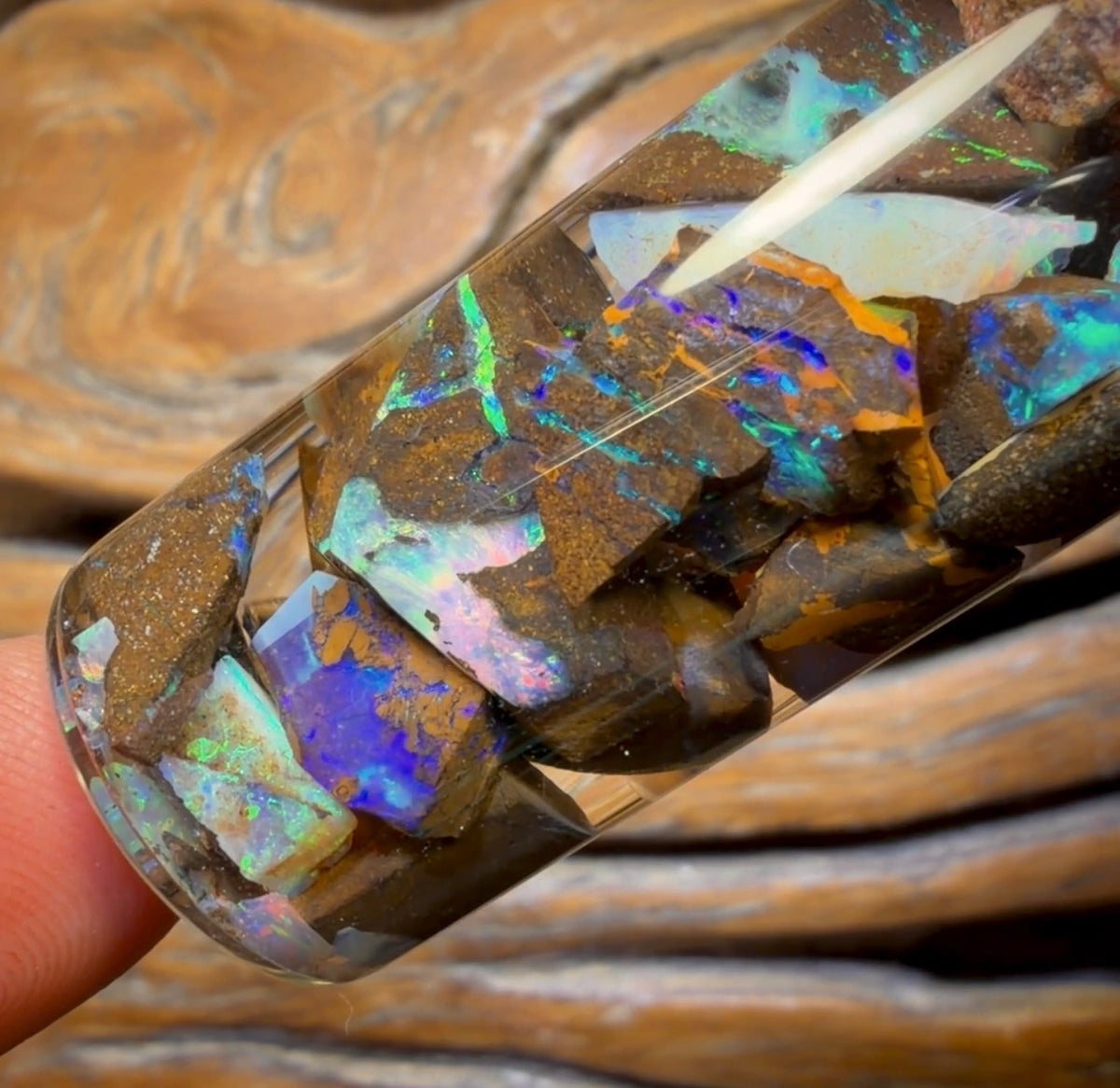 117,4 ct – TOP-Fläschchen mit gemischtem australischem Boulderopal-Rohmaterial