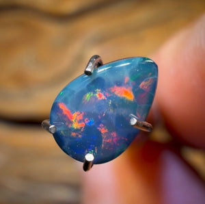 0.75cts - Lightning Ridge Opal Doublet