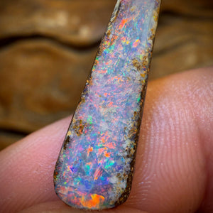 Auktion 7,7 ct – Recutters Delight Queensland Boulder Seam Opal Rub
