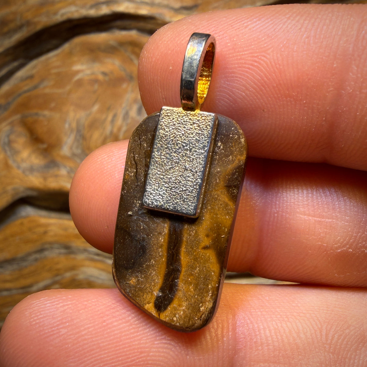 🔨 AUCTION 🔨 Solid Queensland Unique White Boulder Seam Opal Pendant