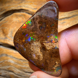 46.1cts - Bubble Band Opal from Winton