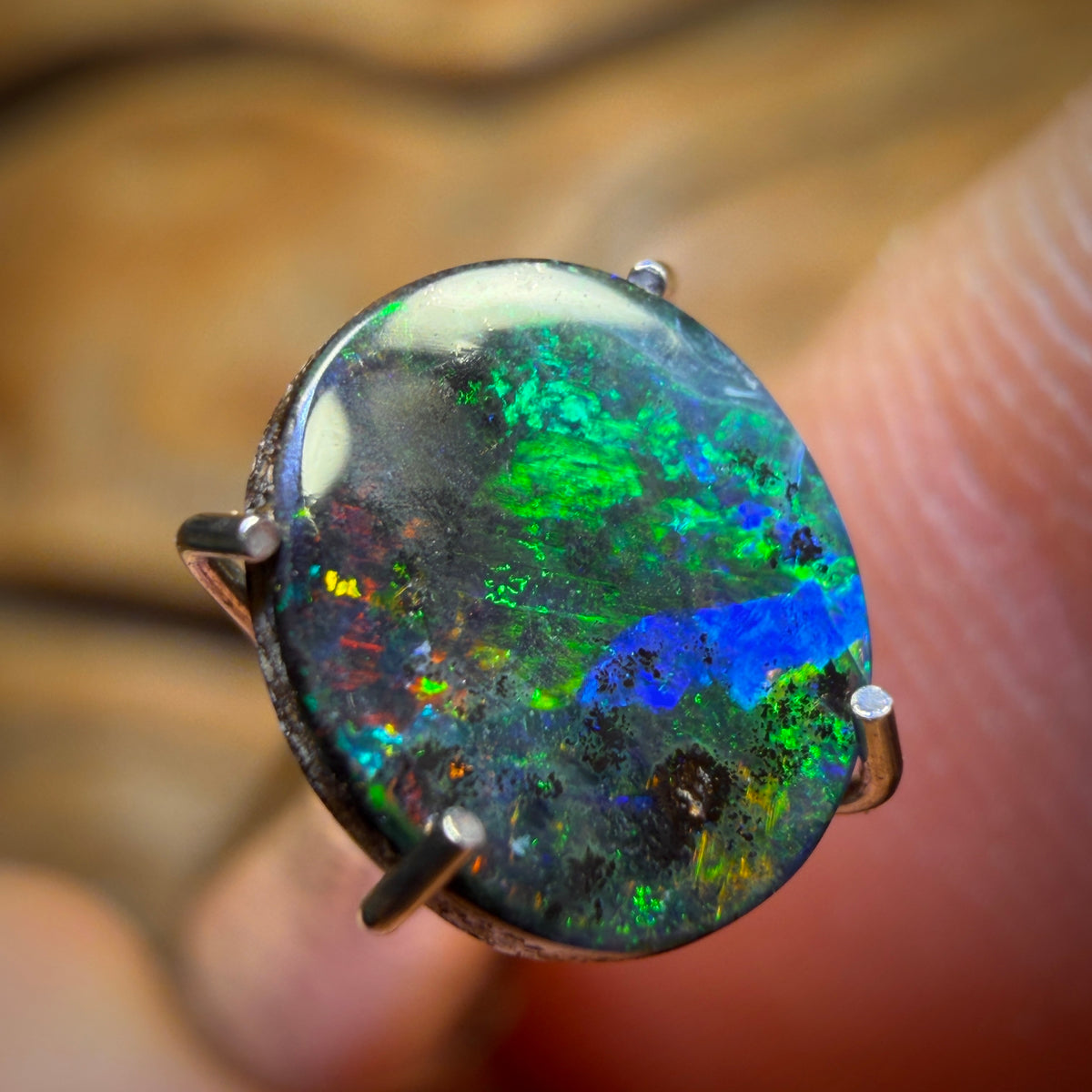 1,3 Karat – Australischer Boulder Seam Opal aus Winton