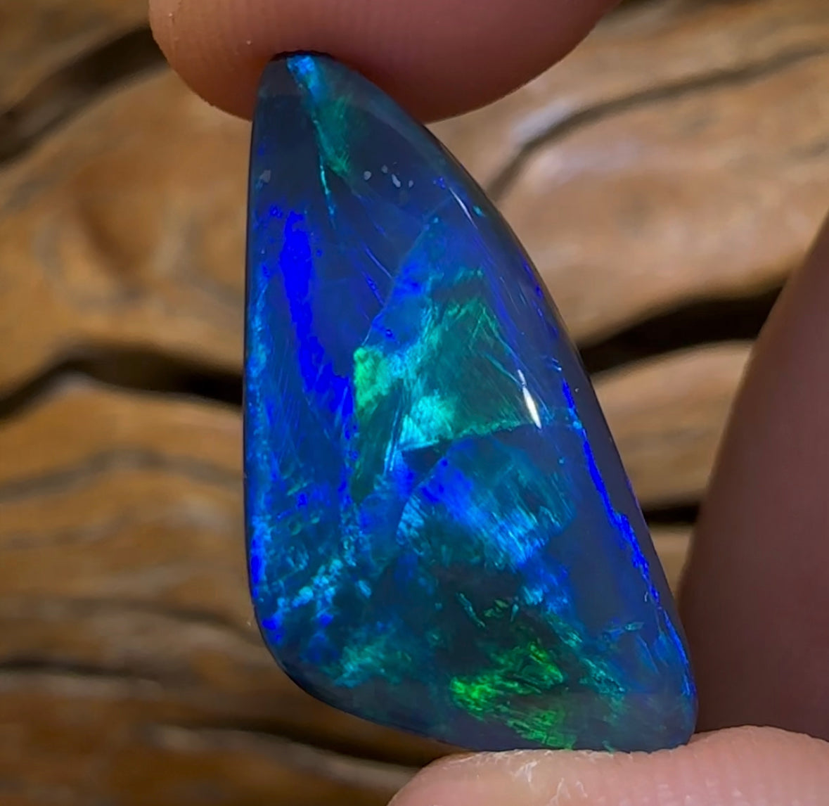 17.8cts - TOP GEM Black Opal from Lightning Ridge - Opal Whisperers