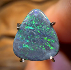 Opale noire Lightning Ridge de 1,2 ct