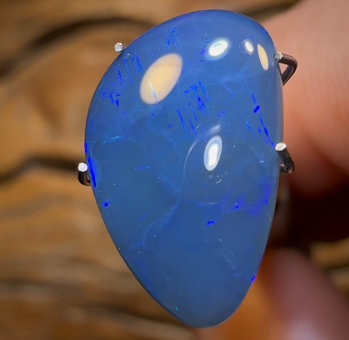 4.1cts - Black Opal from Lightning Ridge - Opal Whisperers