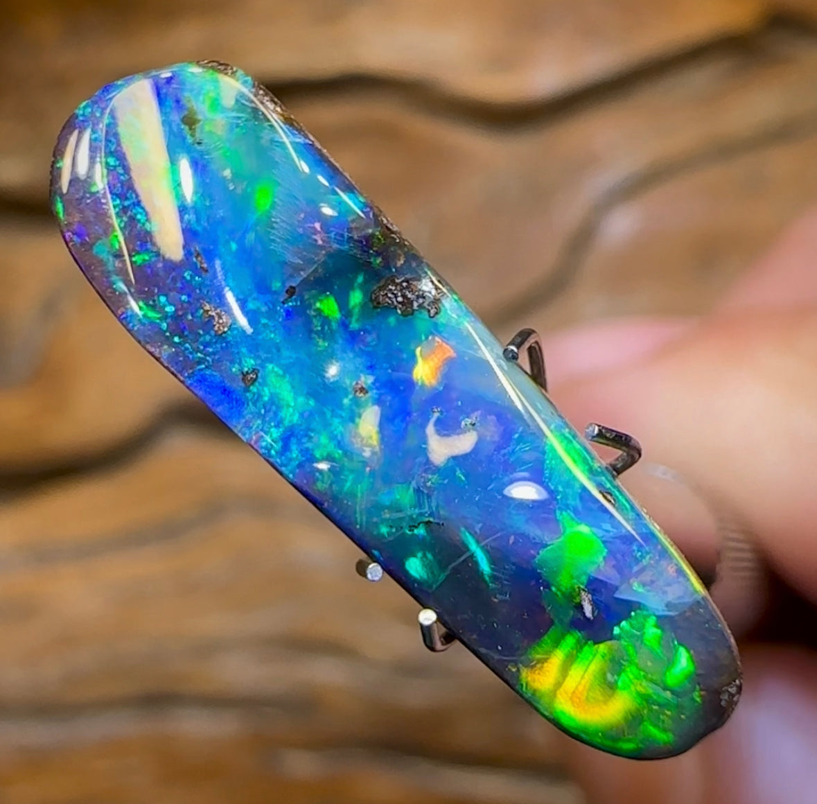 6.7cts - Winton Seam Opal. GEM Boulder Opal - Opal Whisperers