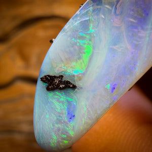 Bargain Card! 12.9cts - Queensland Boulder Seam Opal