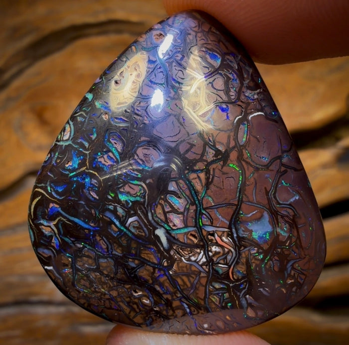 106,1 cts - Opale boulder tribale australienne de Koroit