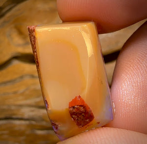 27.9cts - Boulder Pipe Opal Rub. Australian Opal