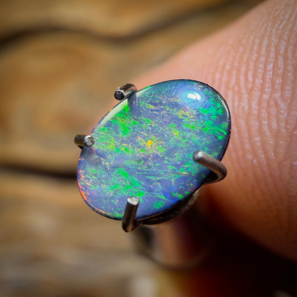 Auktion ohne Mindestpreis, 0,4 ct – Australischer Boulder-Opal-Doublet