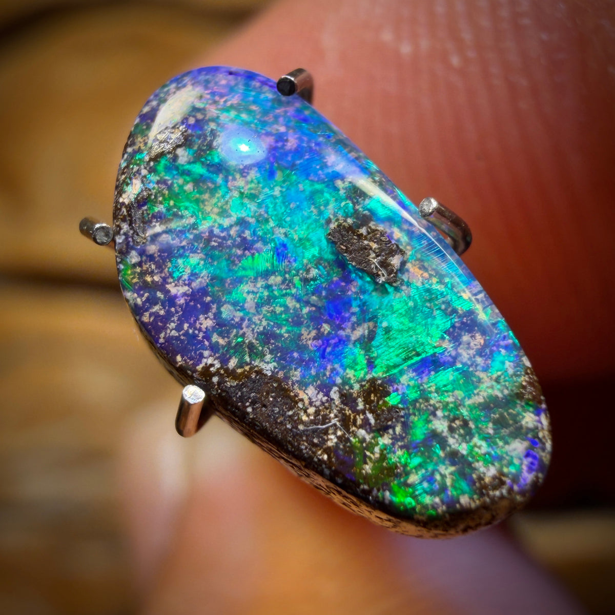 1.85cts - Australian Boulder Seam Opal