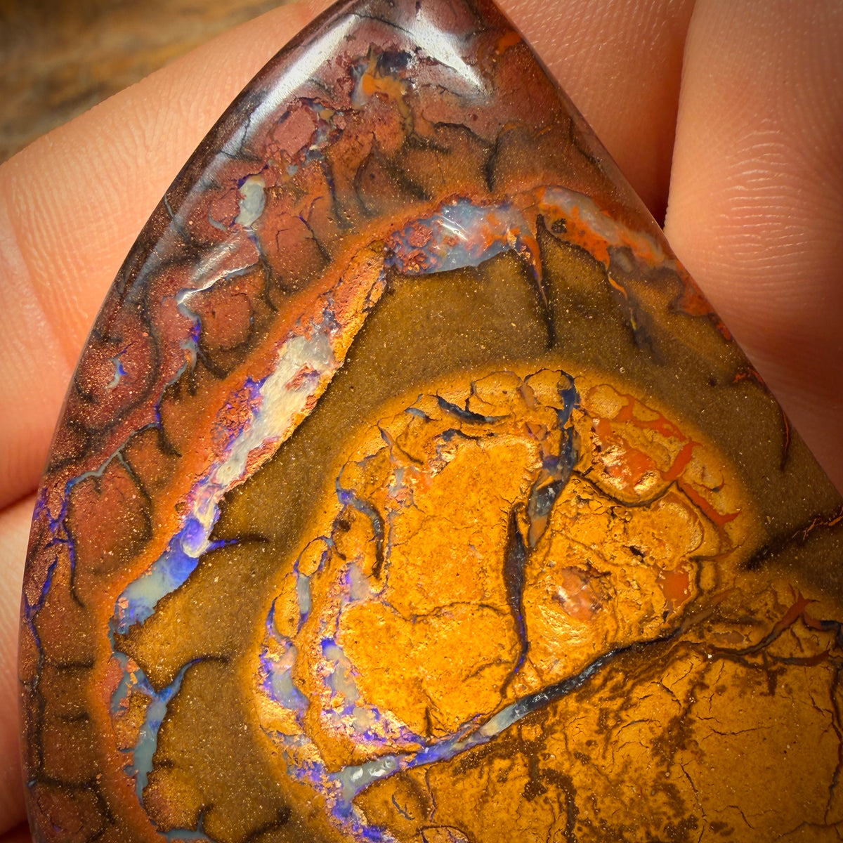 282,2 ct – Großer australischer Boulder-Opal mit Stammesmotiven aus Yowah