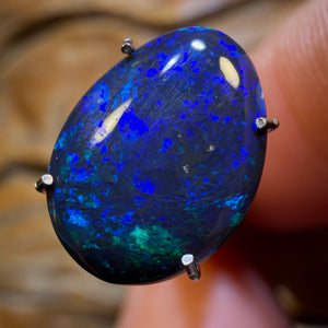 1.9cts - Lightning Ridge Black Opal