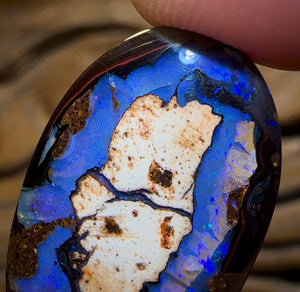 23.1cts - Koroit Nut Partial Crystal Centre