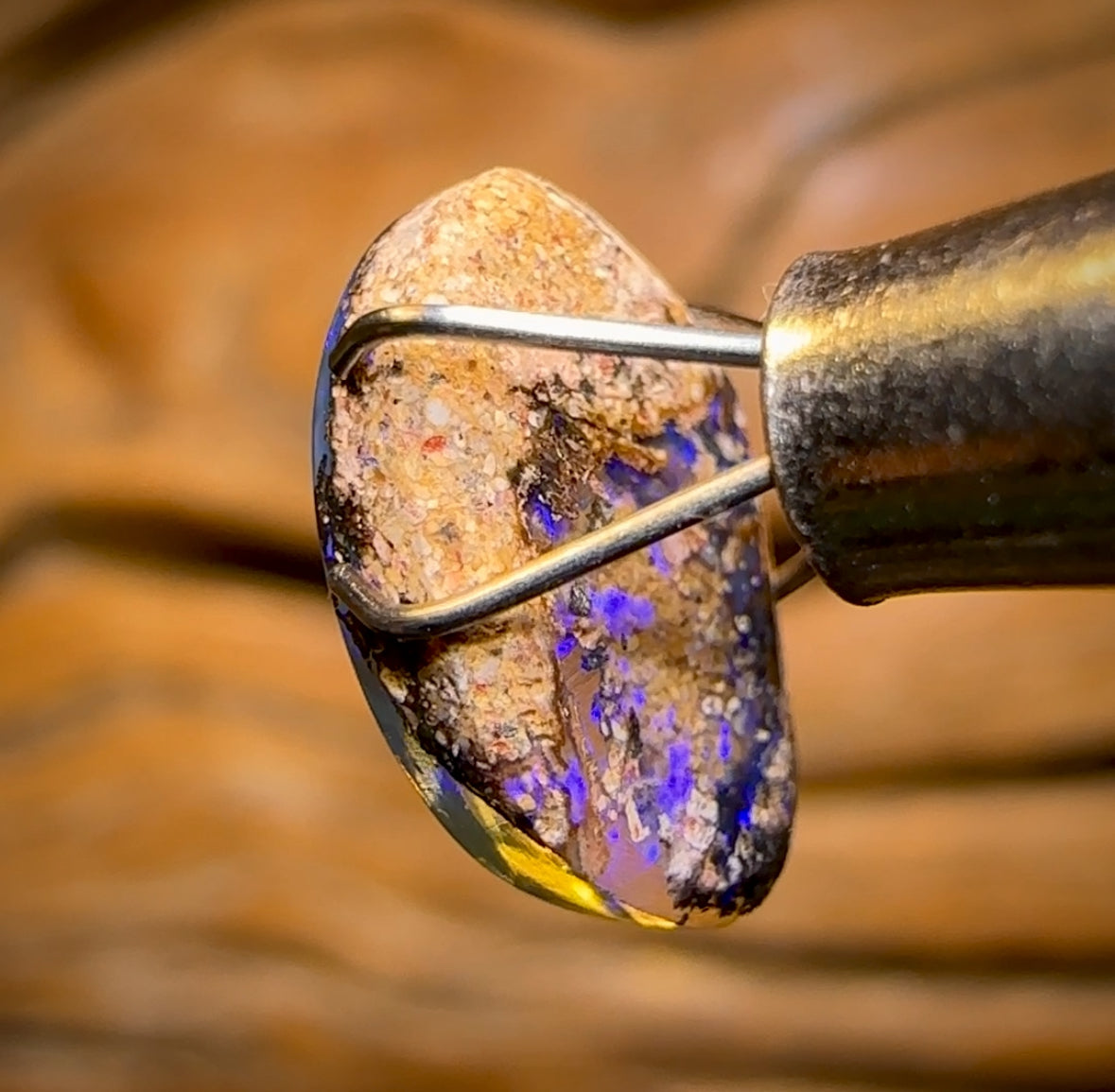 Auktion lose 1,85 cts – massiver australischer Boulder-Pfeifenopal