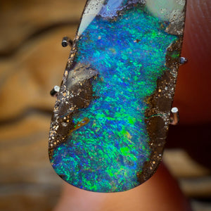 5,65 ct – Queensland Boulder Seam Opal. Riffmuster