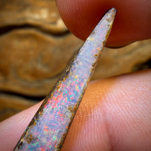 Auktion 7,7 ct – Recutters Delight Queensland Boulder Seam Opal Rub