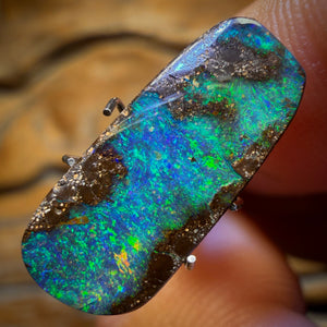 5.65cts - Queensland Boulder Seam Opal. Reef Pattern
