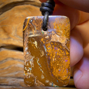 Collier en opale boulder du Queensland, style tribal, 31 x 21 mm