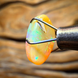 1,9 ct - Massiver australischer Boulder-Pipe-Opal mit goldenen Kristallen